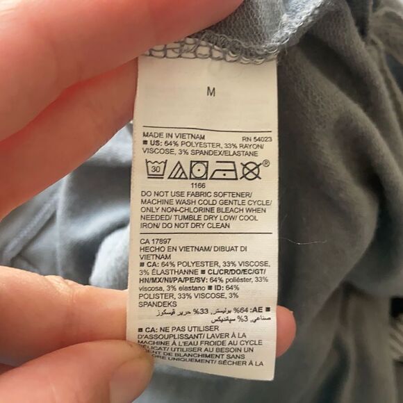 Old Navy Active Long Sleeve Top - Picture 6 of 6